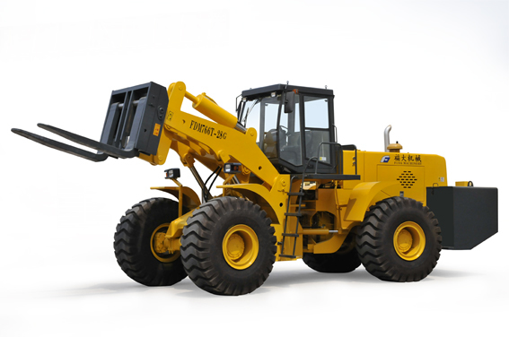 福大機械FDM766T-28 輪式叉裝車通過福建省新產品新技術鑒定驗收